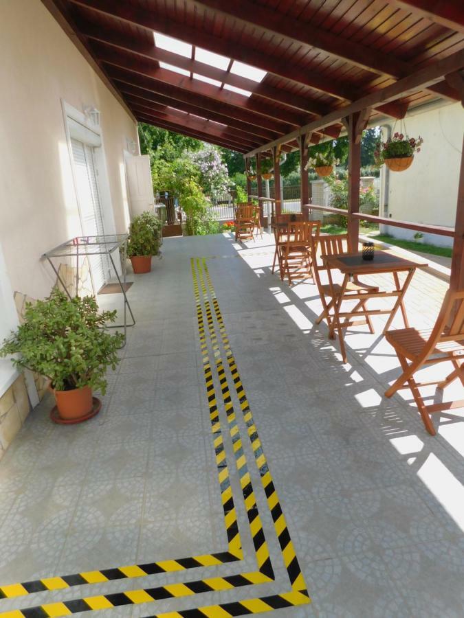 Berta Panzio Bed & Breakfast Hajduszoboszlo Exterior photo